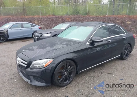 2019 Mercedes-Benz C 300 z USA, uszkodzony, nr VIN 55SWF8DB5KU307749